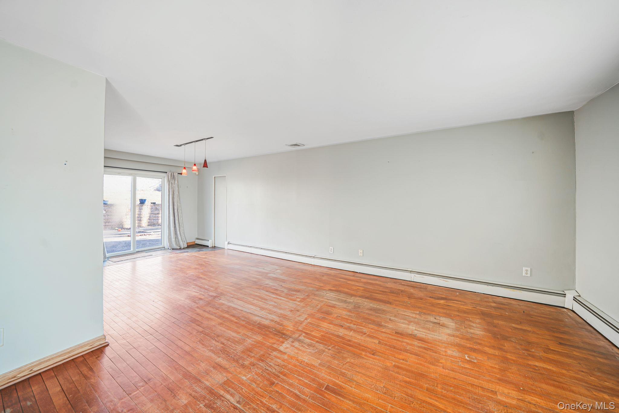 #4 photo, 75 Oakcrest Avenue, سوفولك Farmingville , NY 11738