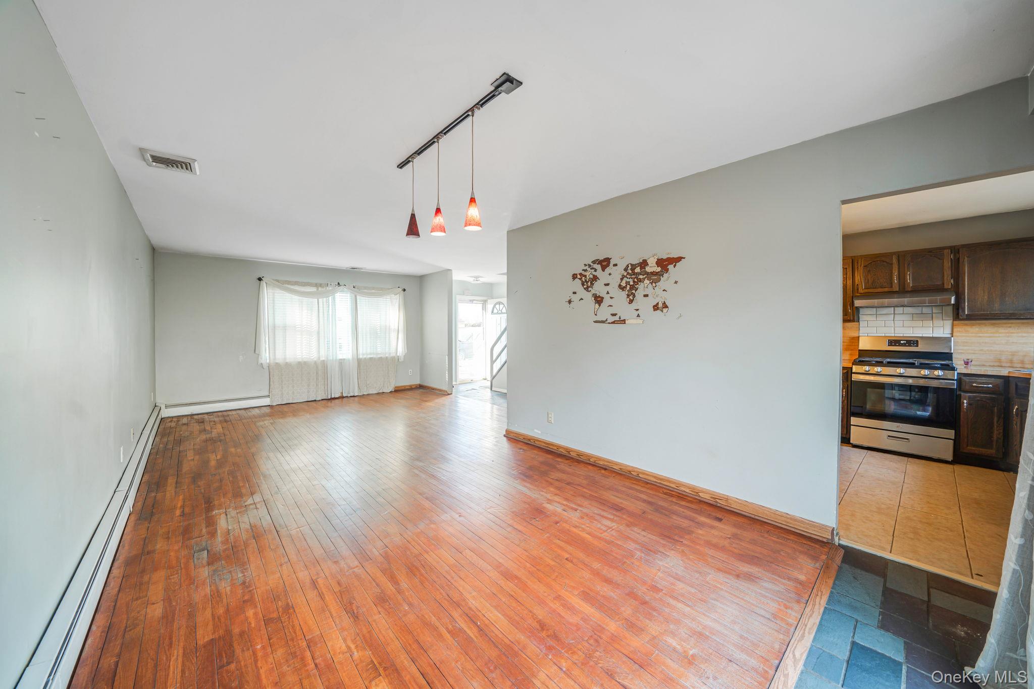 #6 photo, 75 Oakcrest Avenue, سوفولك Farmingville , NY 11738