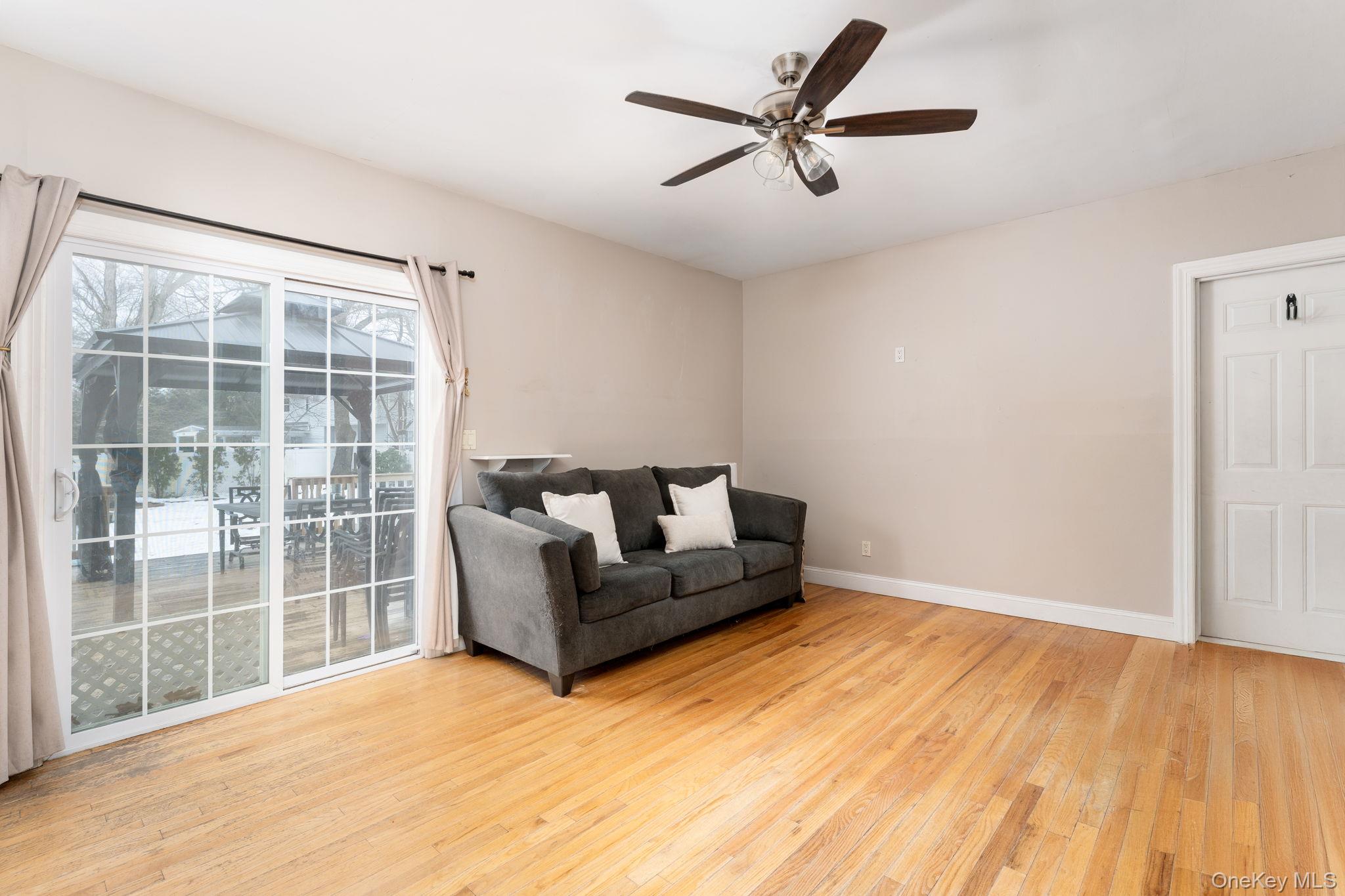 #13 photo, 4 Rowe Street, Coram , NY 11727