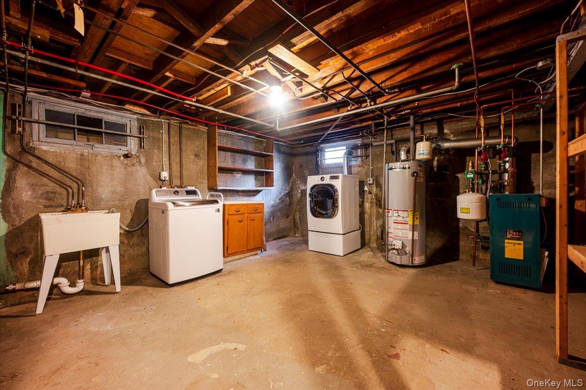 #17 photo, 1674 Kroll Road, East Meadow , NY 11554