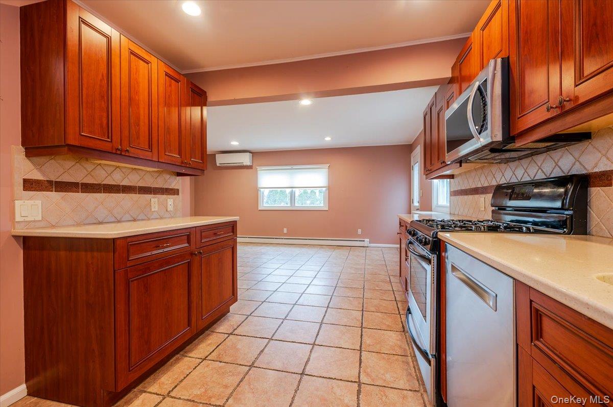 #8 photo, 1674 Kroll Road, East Meadow , NY 11554