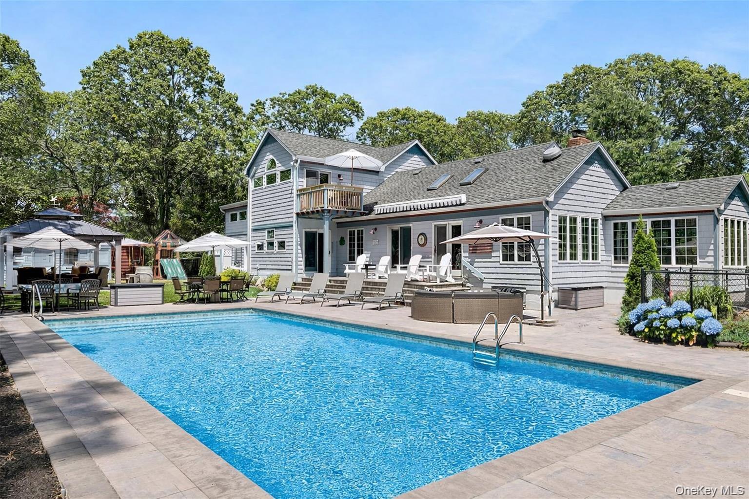 #1 photo, 205 Pine Avenue, सफ़ोक काउंटी Southold , NY 11971