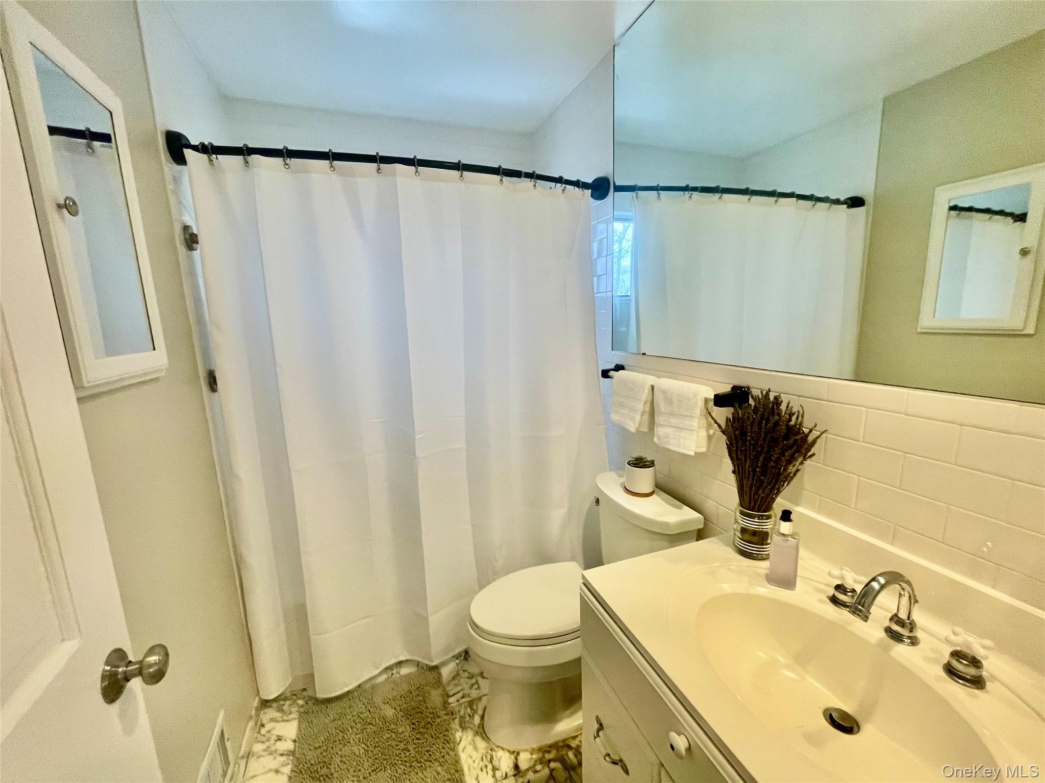 #16 photo, 205 Pine Avenue, सफ़ोक काउंटी Southold , NY 11971