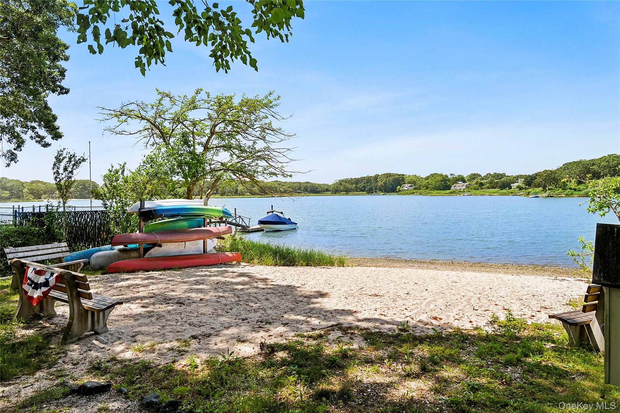 #20 photo, 205 Pine Avenue, सफ़ोक काउंटी Southold , NY 11971