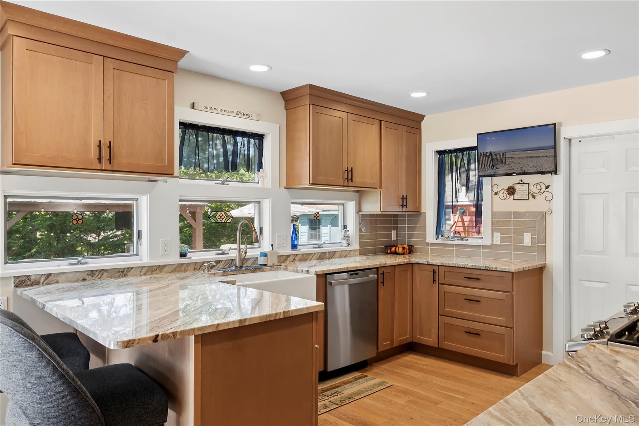 #3 photo, 205 Pine Avenue, सफ़ोक काउंटी Southold , NY 11971