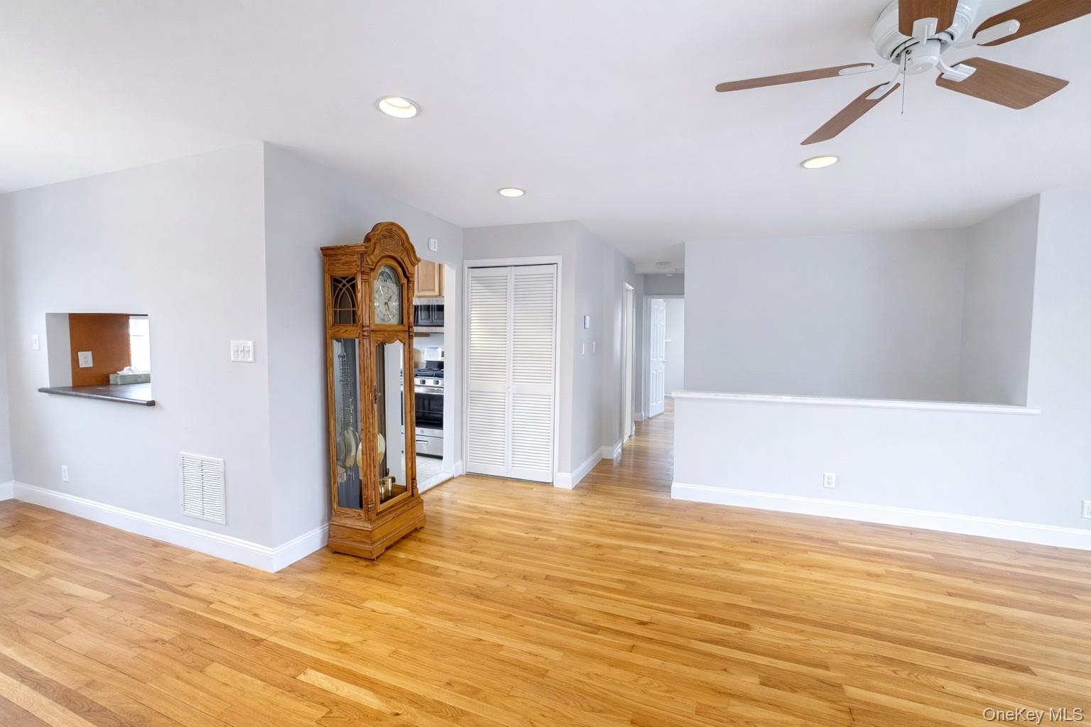 #14 photo, 212-09 16 Avenue, Bayside , NY 11360