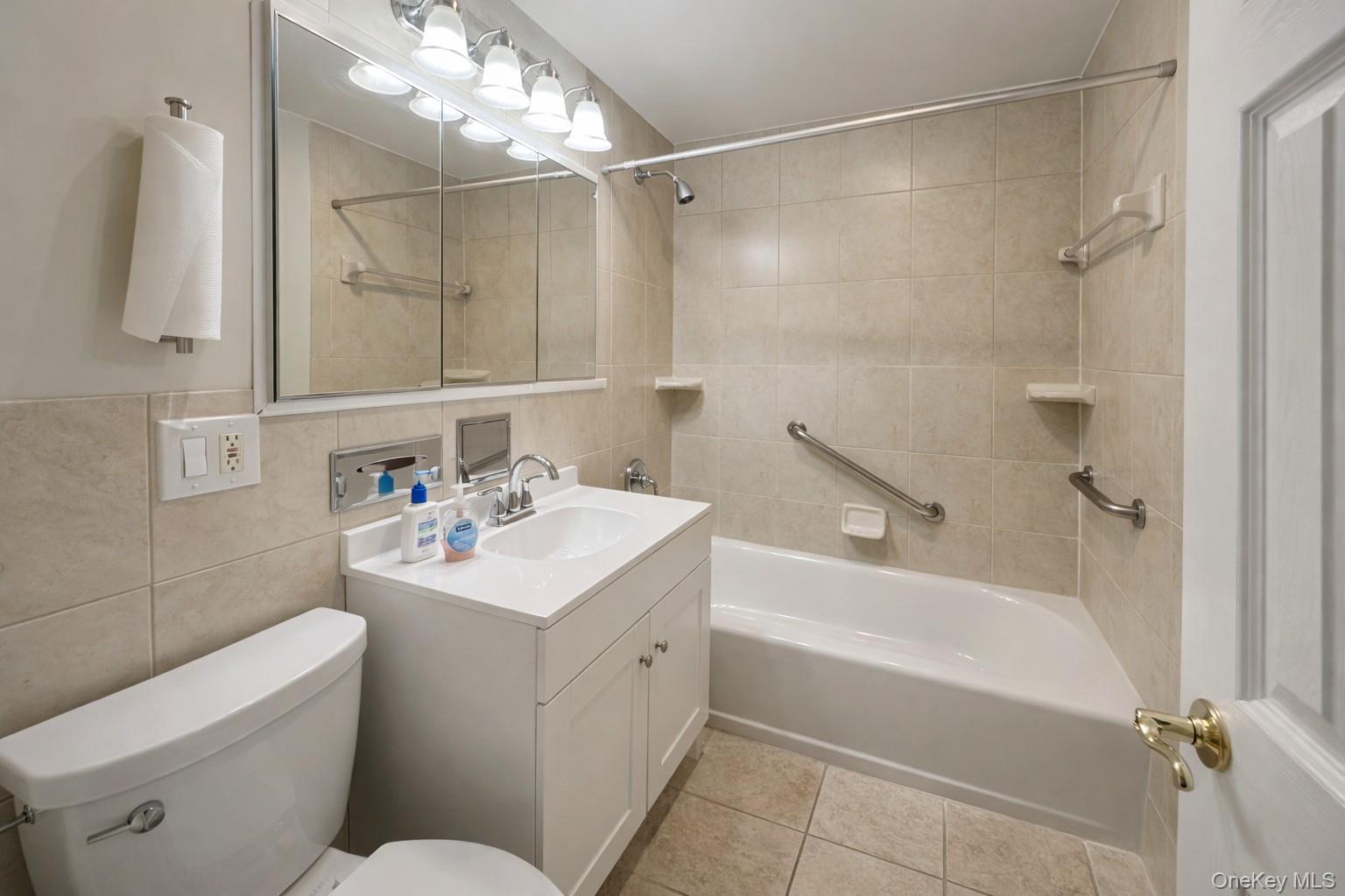 #15 photo, 212-09 16 Avenue, Bayside , NY 11360