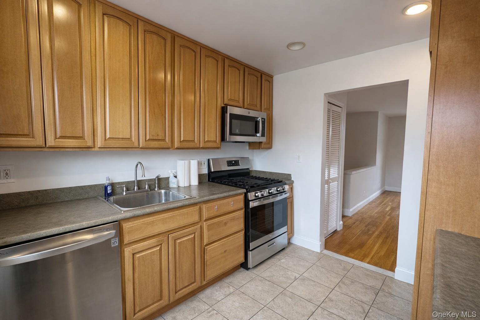 #6 photo, 212-09 16 Avenue, Bayside , NY 11360