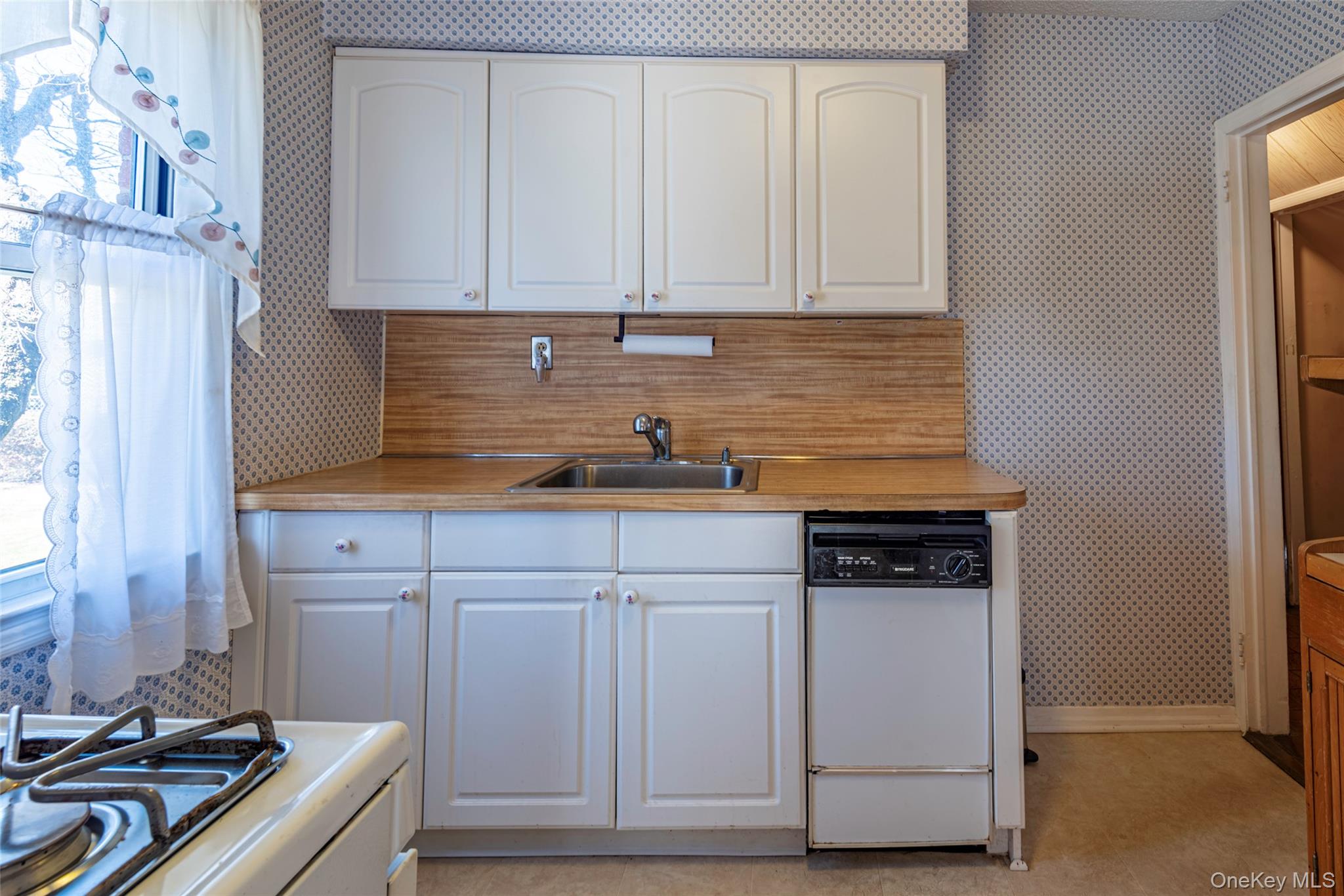 #11 photo, 8610 250th Street, कुईंस Bellerose , NY 11426