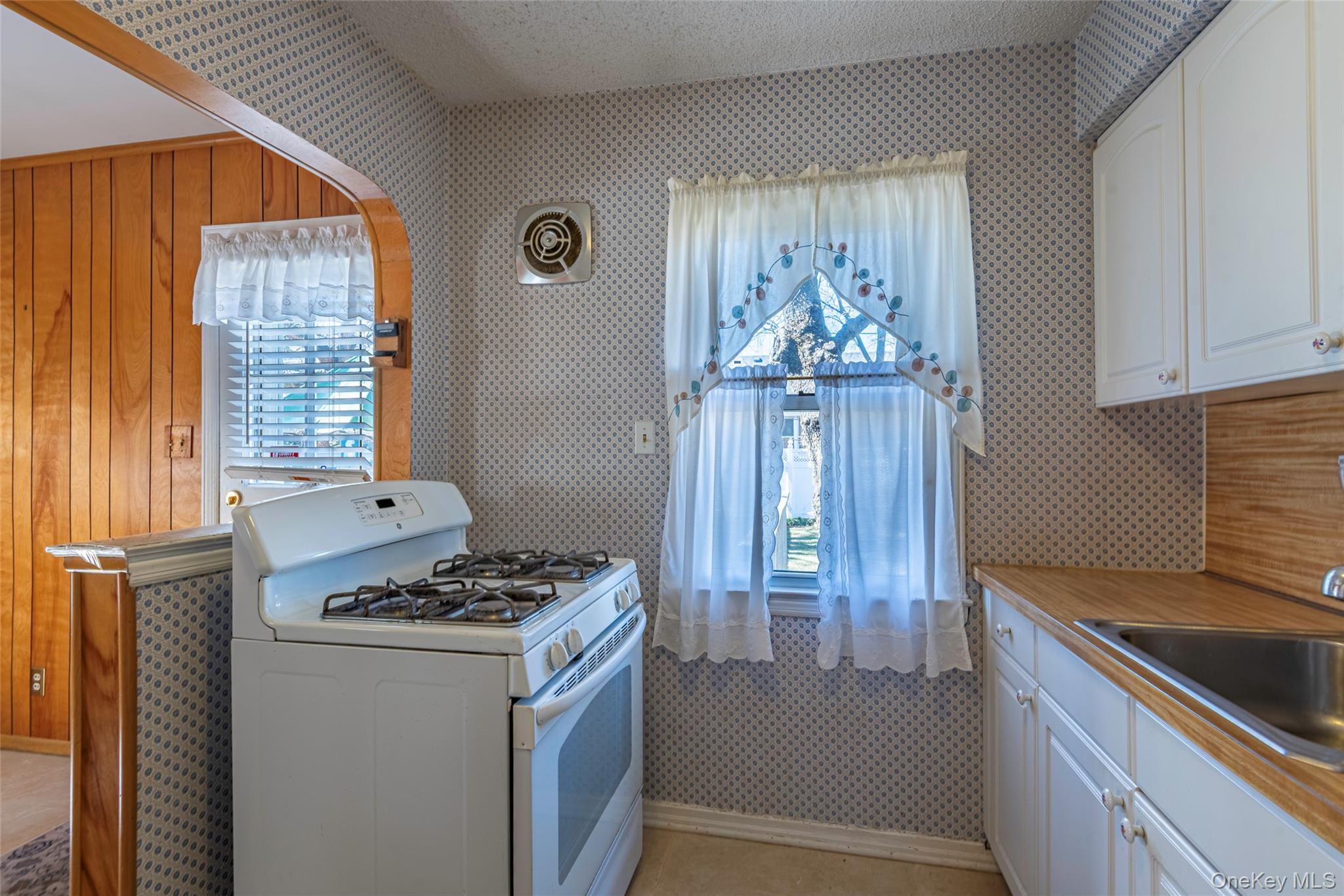 #12 photo, 8610 250th Street, कुईंस Bellerose , NY 11426