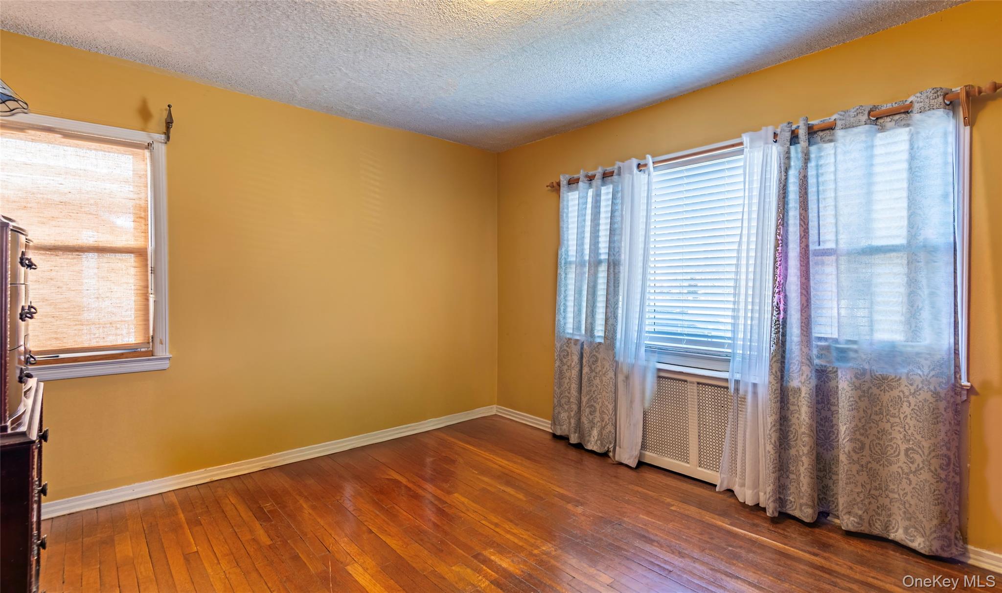 #18 photo, 8610 250th Street, कुईंस Bellerose , NY 11426