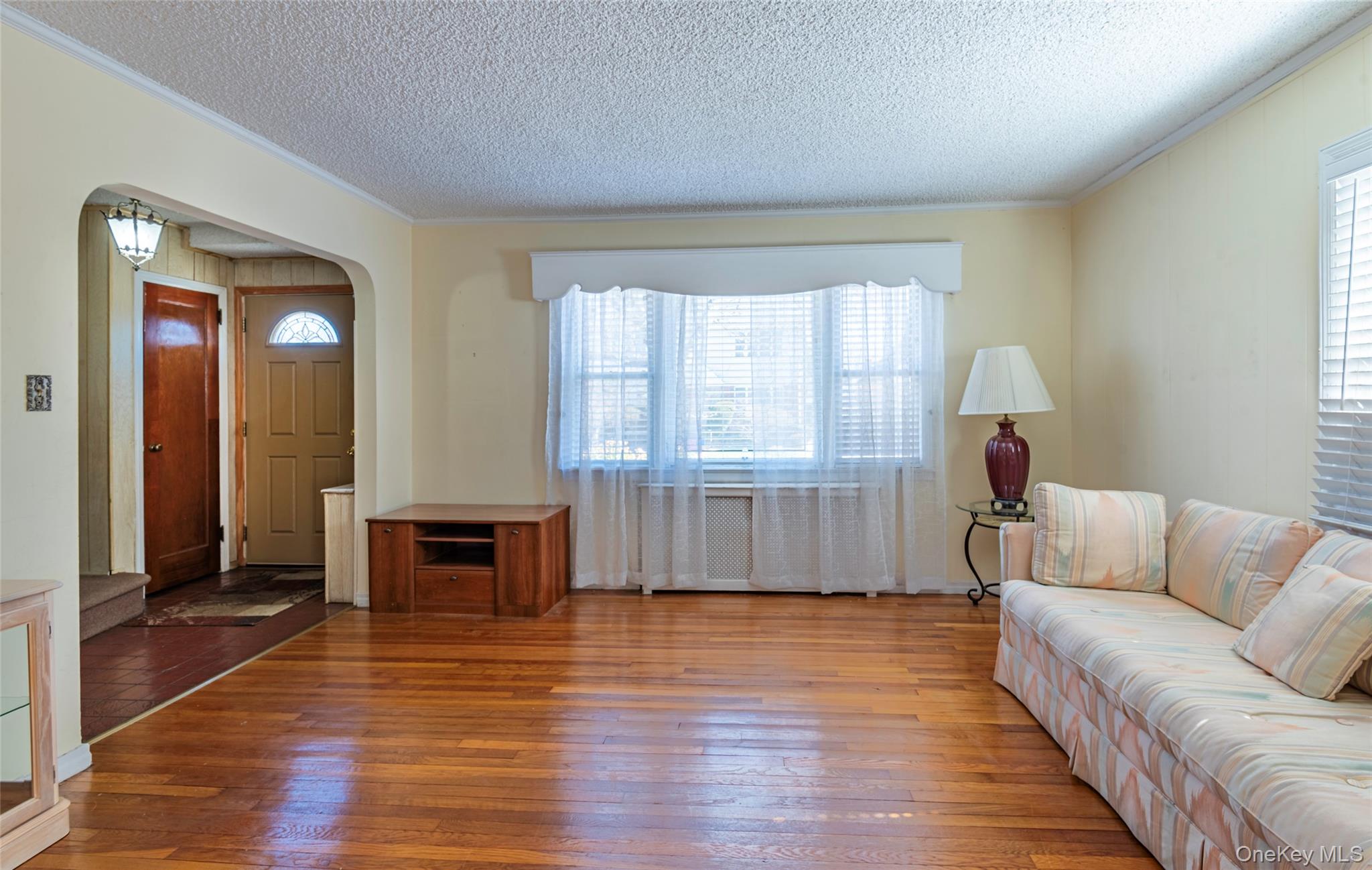 #4 photo, 8610 250th Street, कुईंस Bellerose , NY 11426