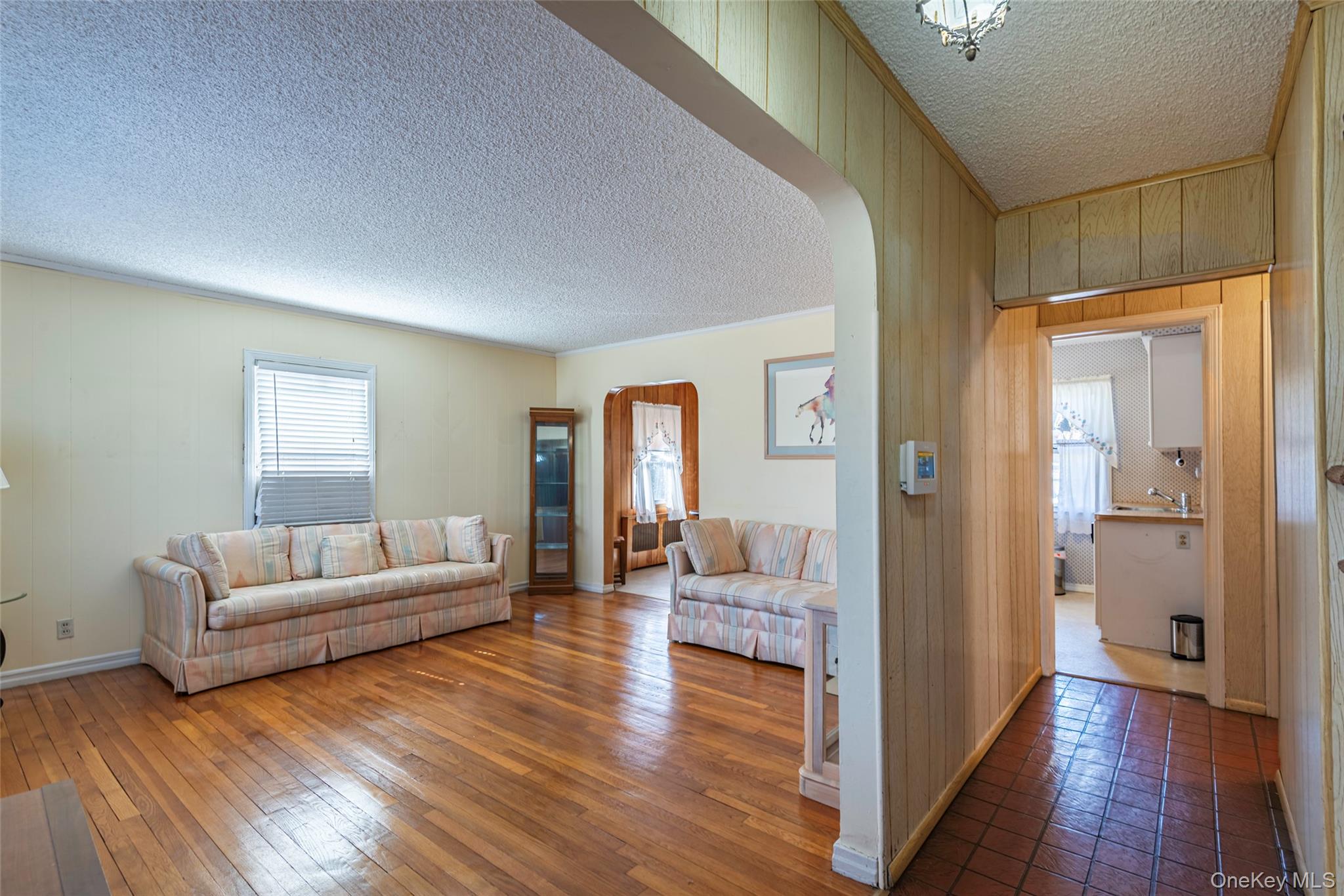 #8 photo, 8610 250th Street, कुईंस Bellerose , NY 11426