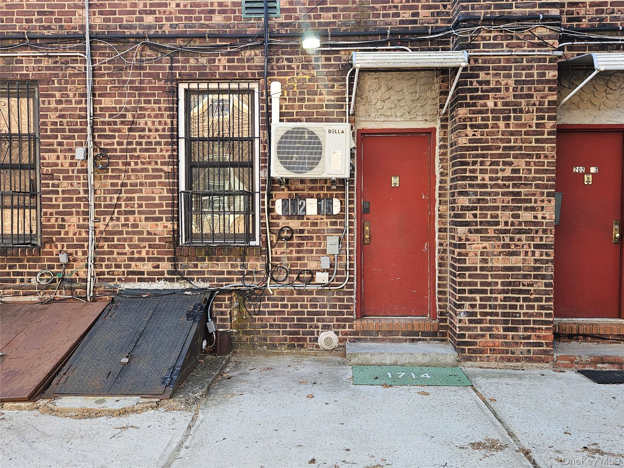 #1 photo, 202-15 Hollis Avenue, Saint Albans , NY 11412