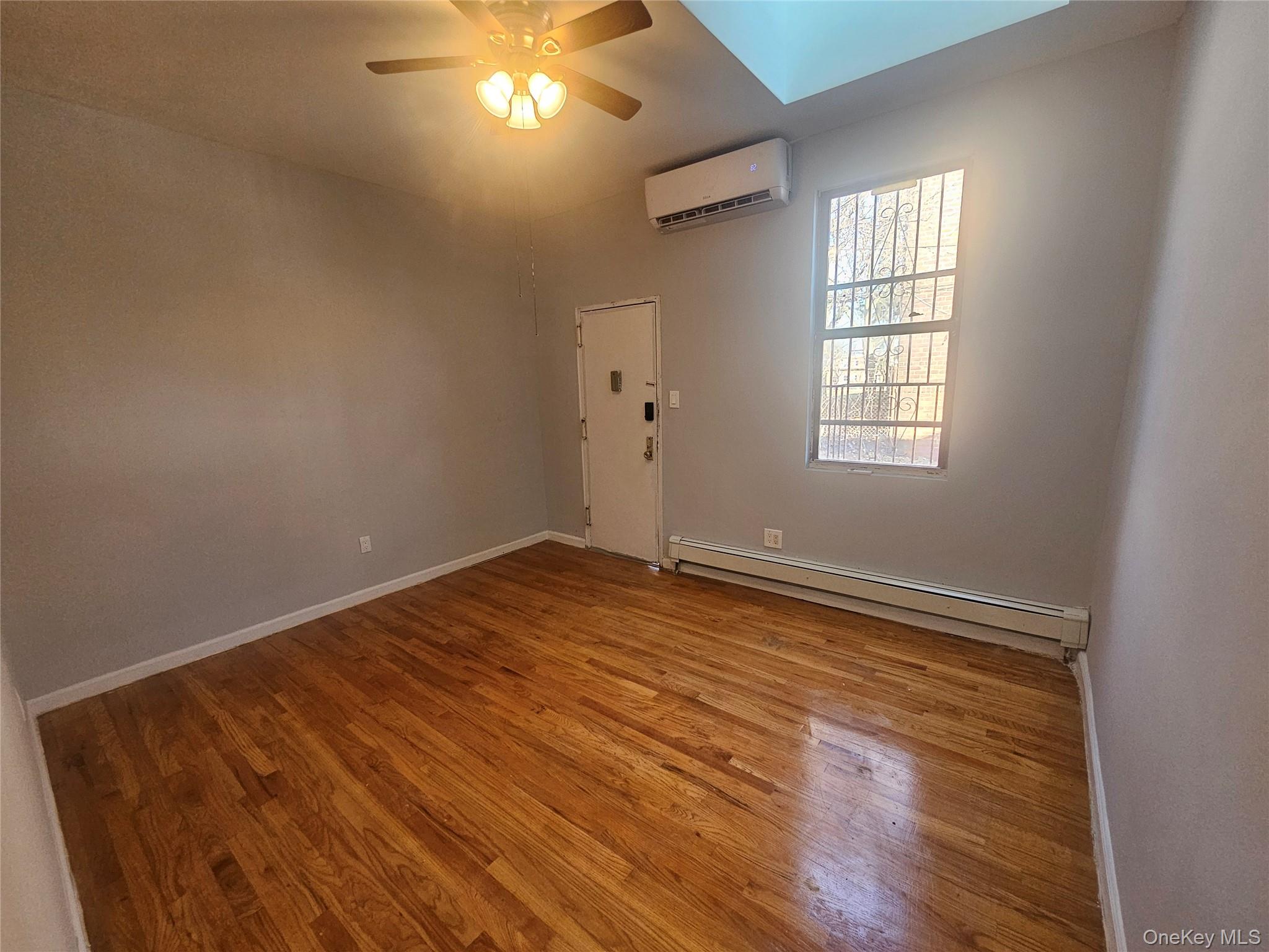 #2 photo, 202-15 Hollis Avenue, Saint Albans , NY 11412