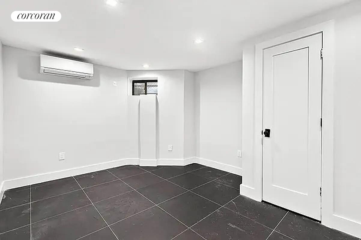 #7 photo, 677 VANDERBILT Avenue, Prospect Heights , NY 11238