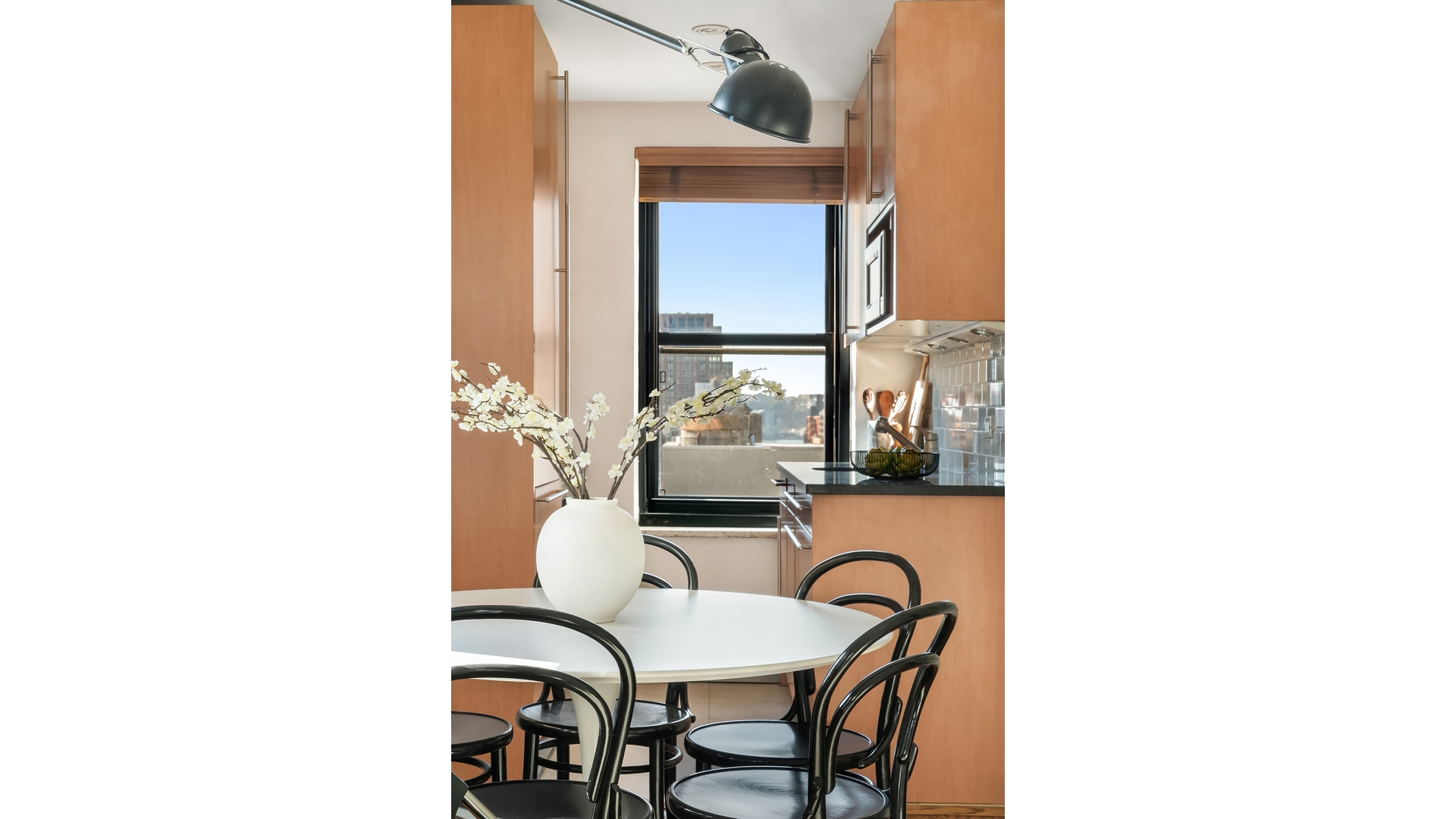 #6 photo, 300 W 23RD Street, Chelsea , NY 10011