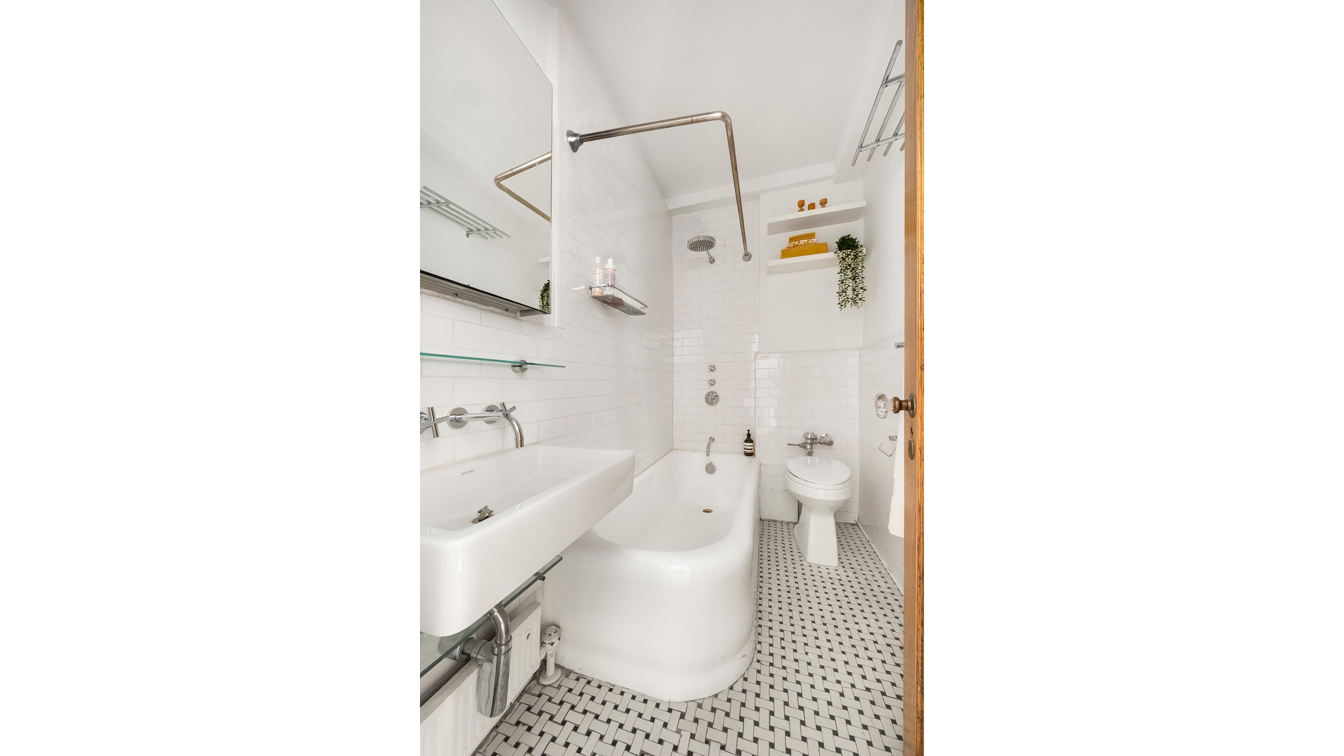 #8 photo, 300 W 23RD Street, Chelsea , NY 10011