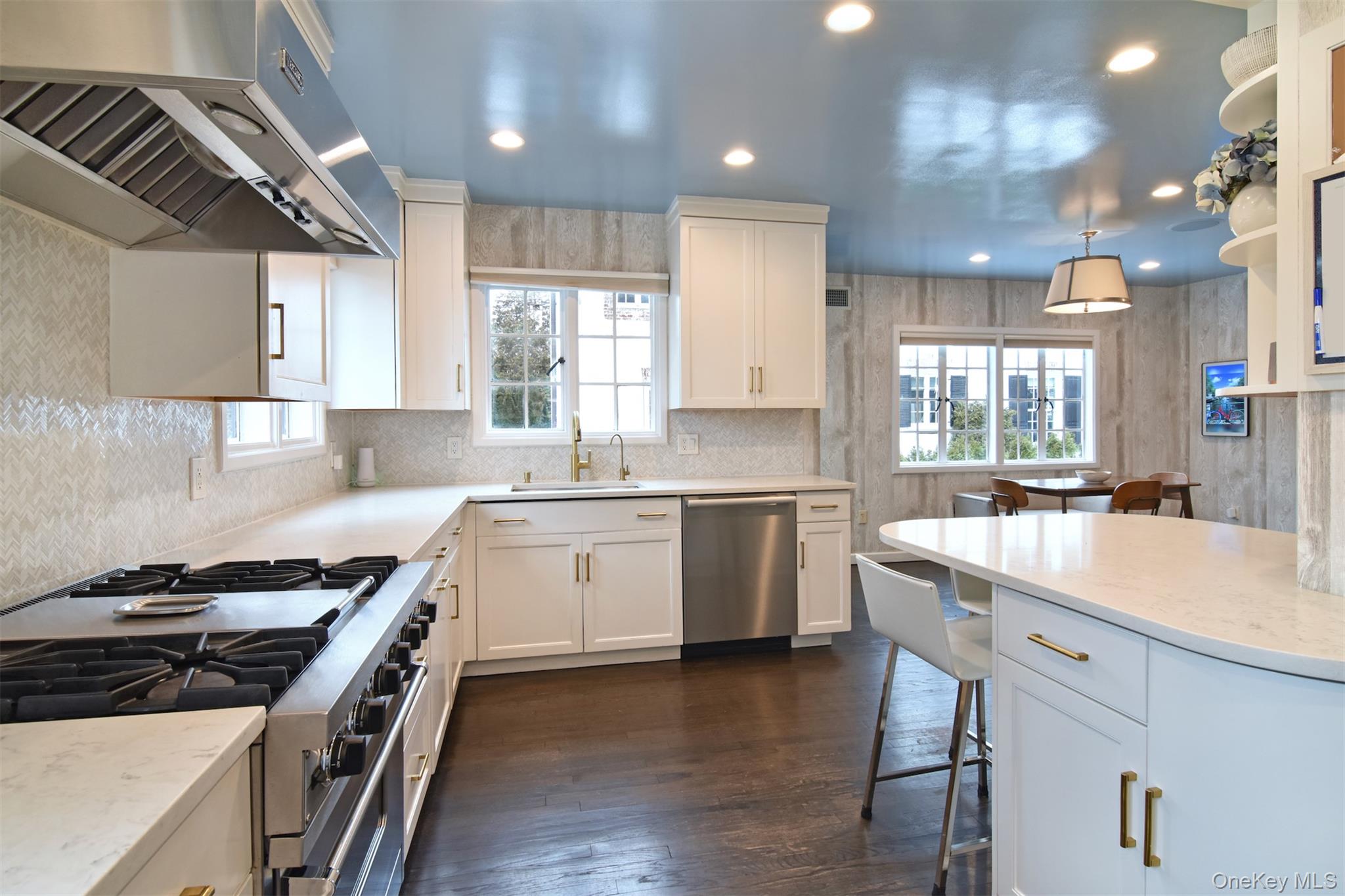 #7 photo, 30 Locust Lane, Bronxville , NY 10708