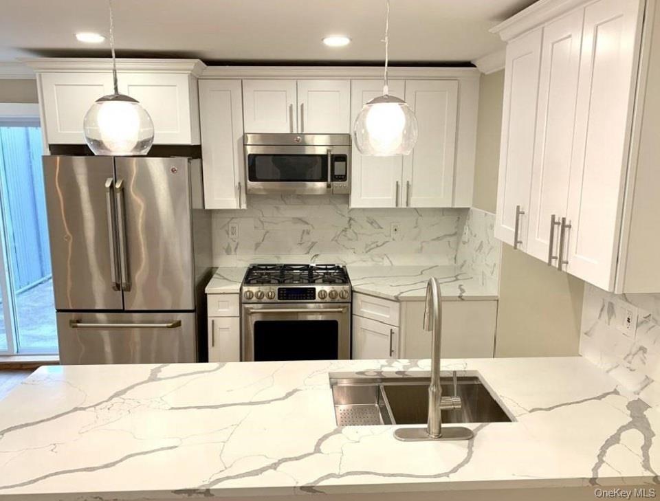 #7 photo, 2301 Bathgate Avenue, Bronx , NY 10458