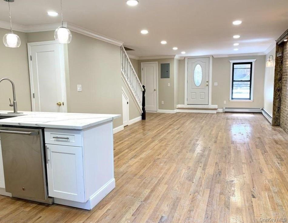 #8 photo, 2301 Bathgate Avenue, Bronx , NY 10458