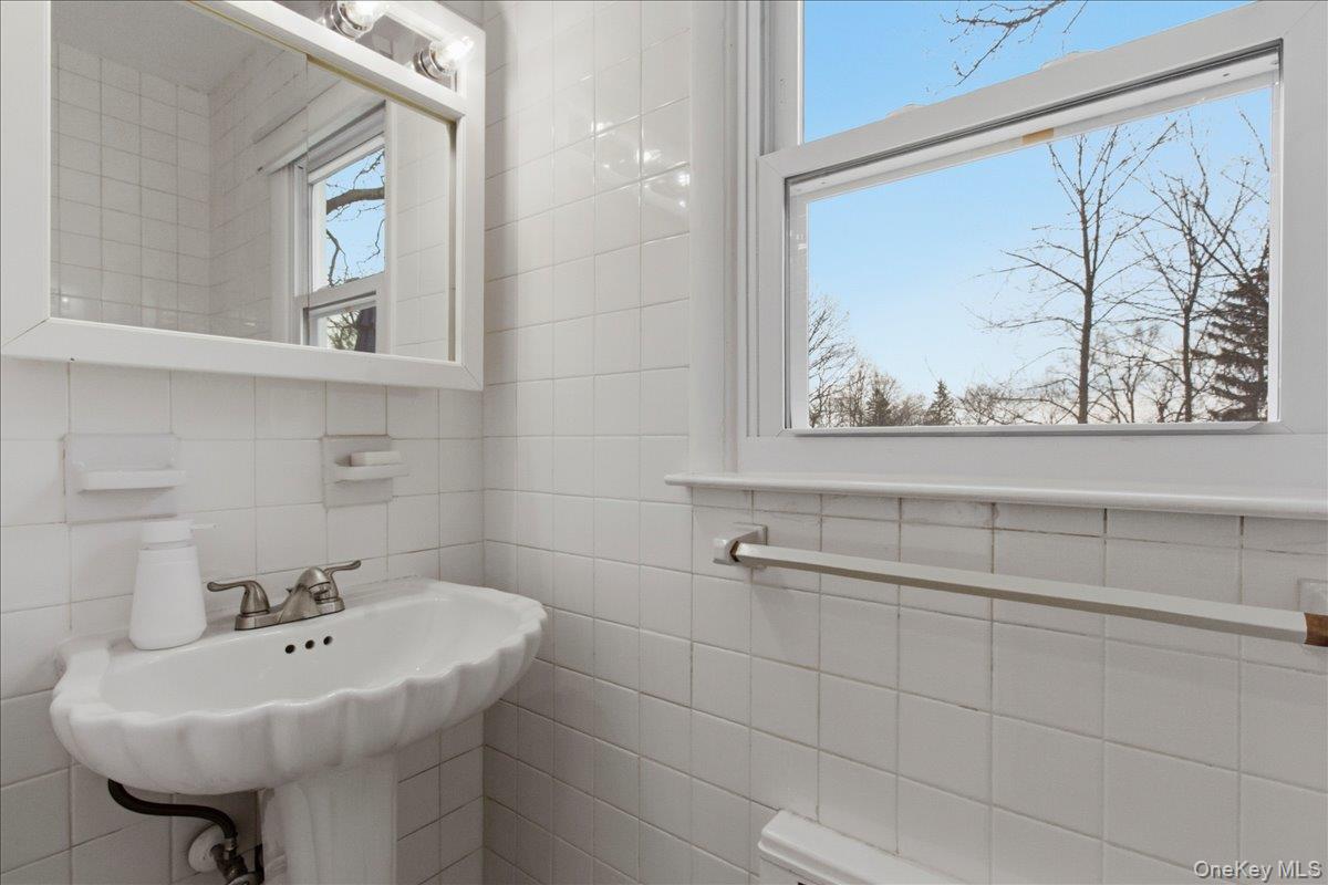 #10 photo, 169 Canterbury Road, White Plains , NY 10607