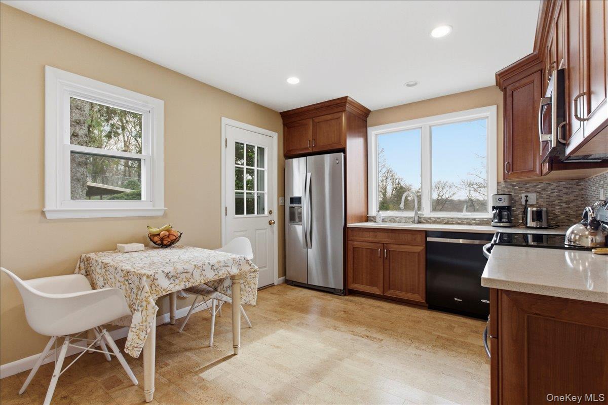 #8 photo, 169 Canterbury Road, White Plains , NY 10607