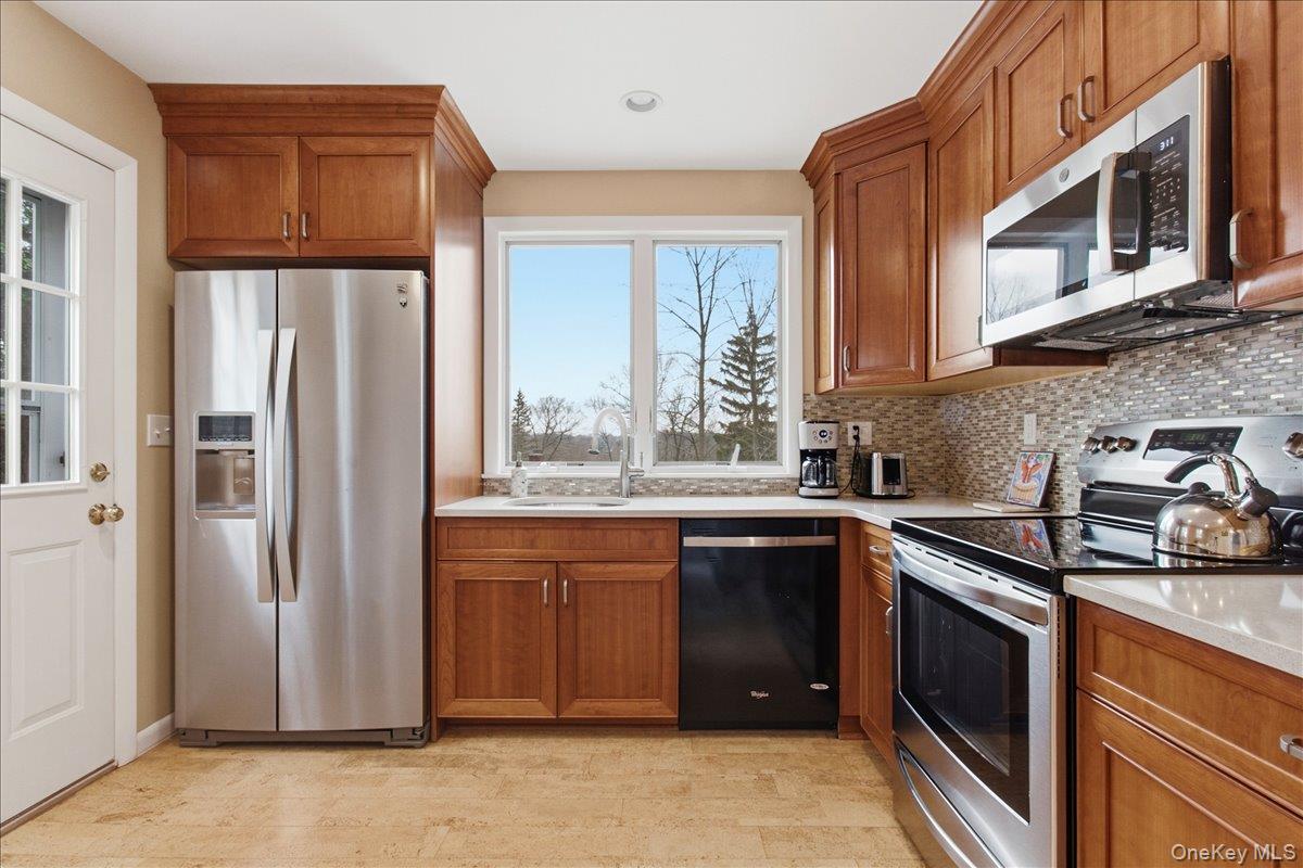 #9 photo, 169 Canterbury Road, White Plains , NY 10607