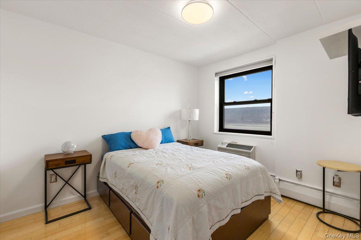 #12 photo, 1085 Warburton Ave, Yonkers , NY 10701