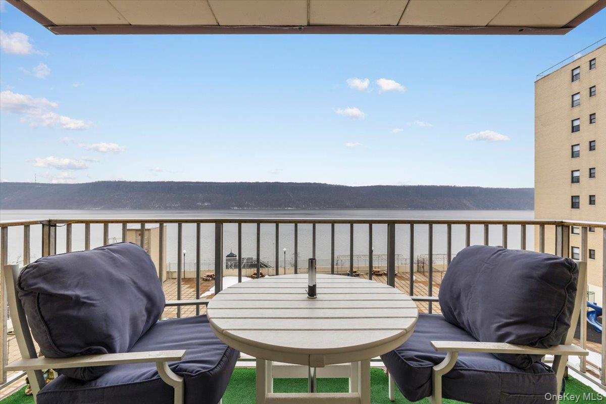 #3 photo, 1085 Warburton Ave, Yonkers , NY 10701