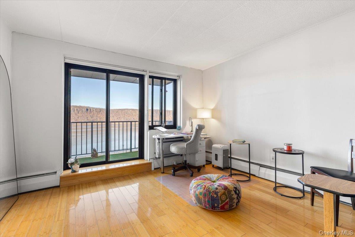 #5 photo, 1085 Warburton Ave, Yonkers , NY 10701