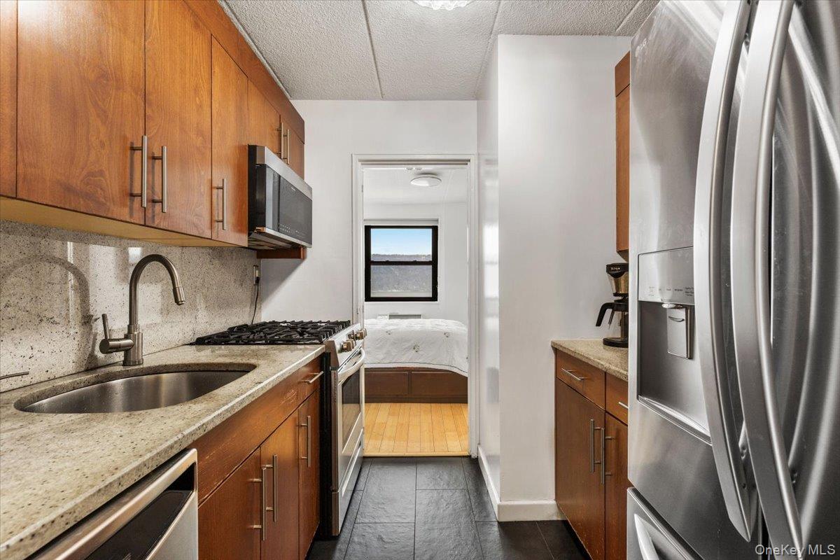 #7 photo, 1085 Warburton Ave, Yonkers , NY 10701