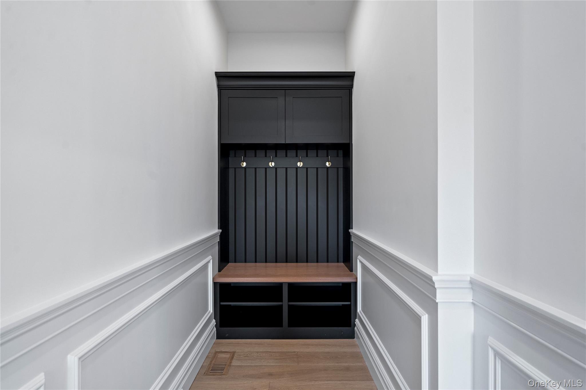 #11 photo, 22 Wenwood Drive, Нассау ‖ Brookville , NY 11545