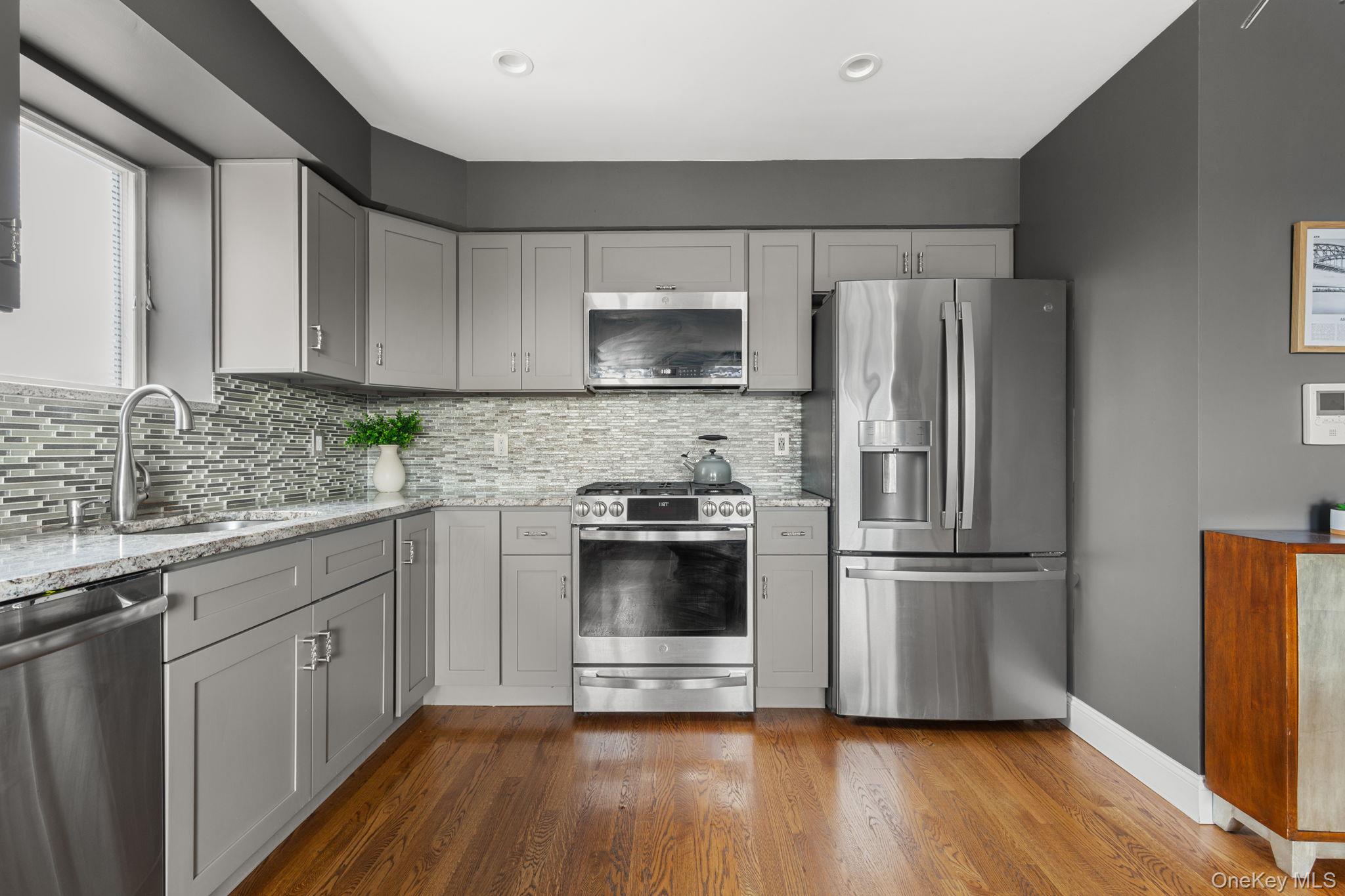 #6 photo, 2325 31st Avenue, Astoria , NY 11106