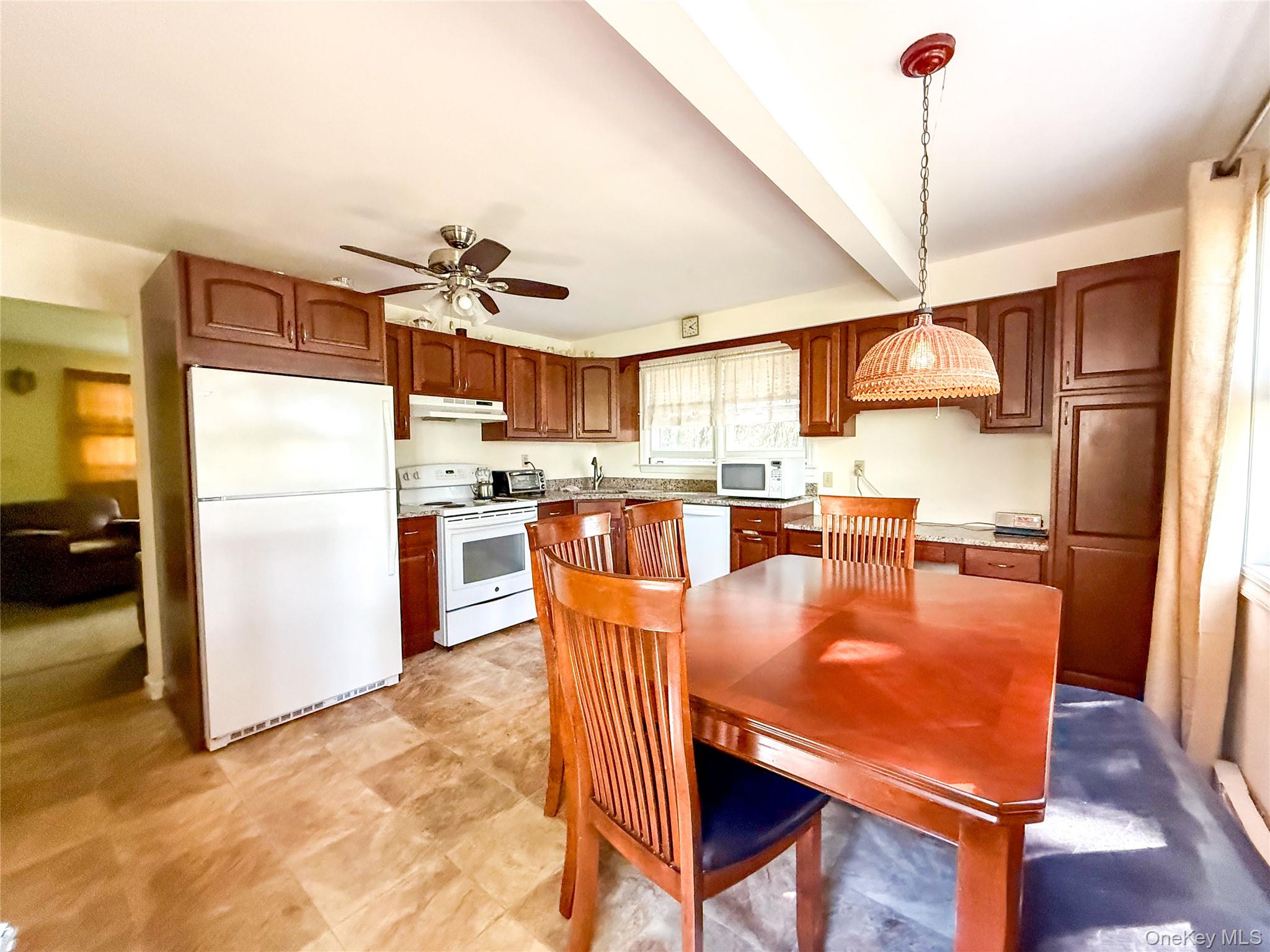 #4 photo, 8415 Soundview Avenue, सफ़ोक काउंटी Southold , NY 11971