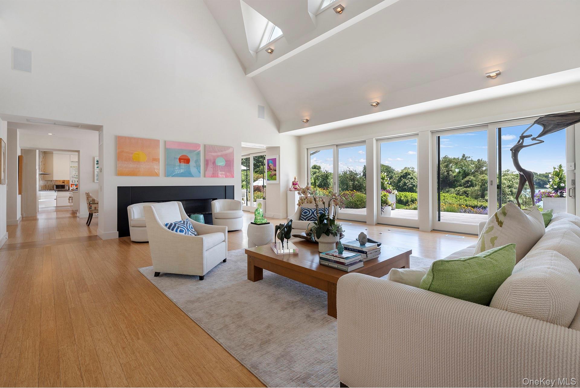 #3 photo, 316 Deerfield Road, सफ़ोक काउंटी Water Mill , NY 11976