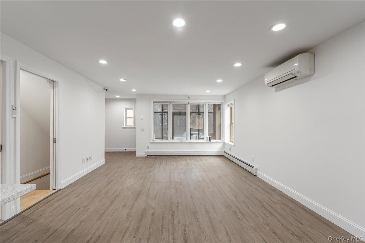 #12 photo, 5020 Clearview Expressway, Куинс ‖ Oakland Gardens , NY 11364