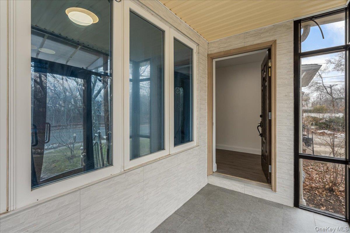 #2 photo, 5020 Clearview Expressway, Куинс ‖ Oakland Gardens , NY 11364