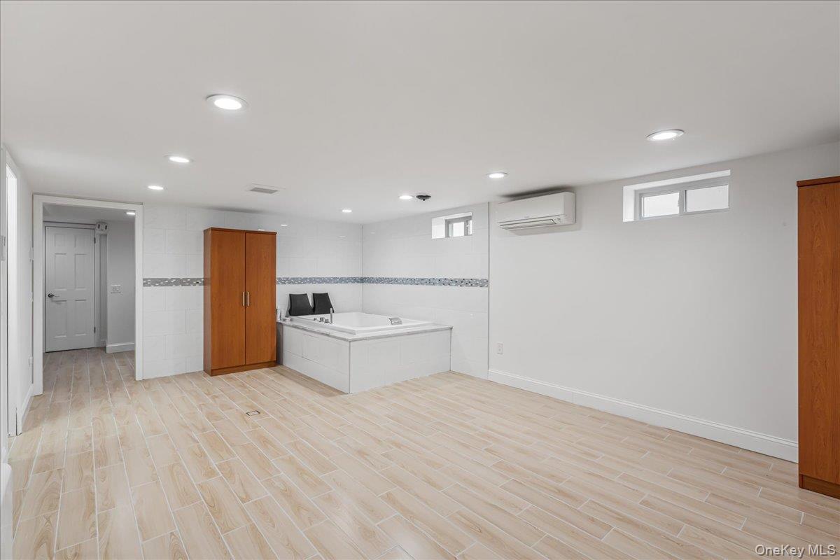 #20 photo, 5020 Clearview Expressway, Куинс ‖ Oakland Gardens , NY 11364