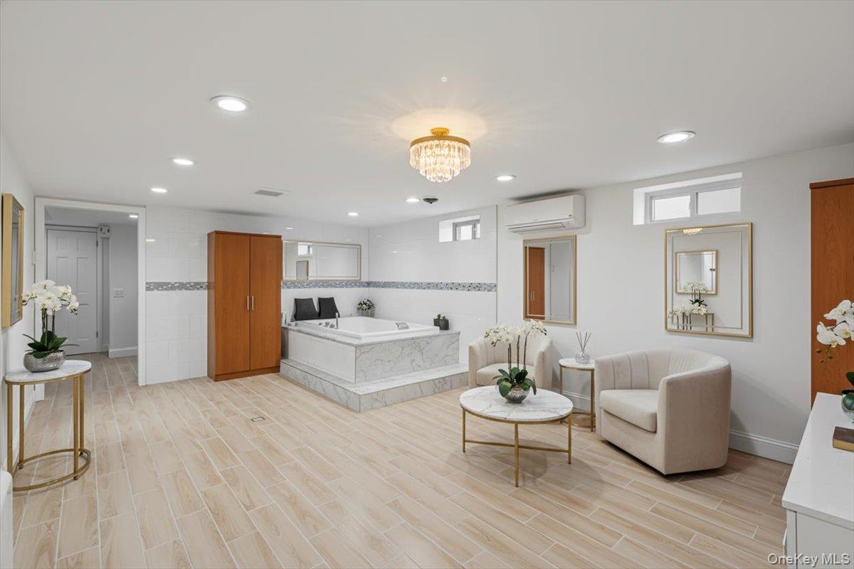 #8 photo, 5020 Clearview Expressway, Куинс ‖ Oakland Gardens , NY 11364