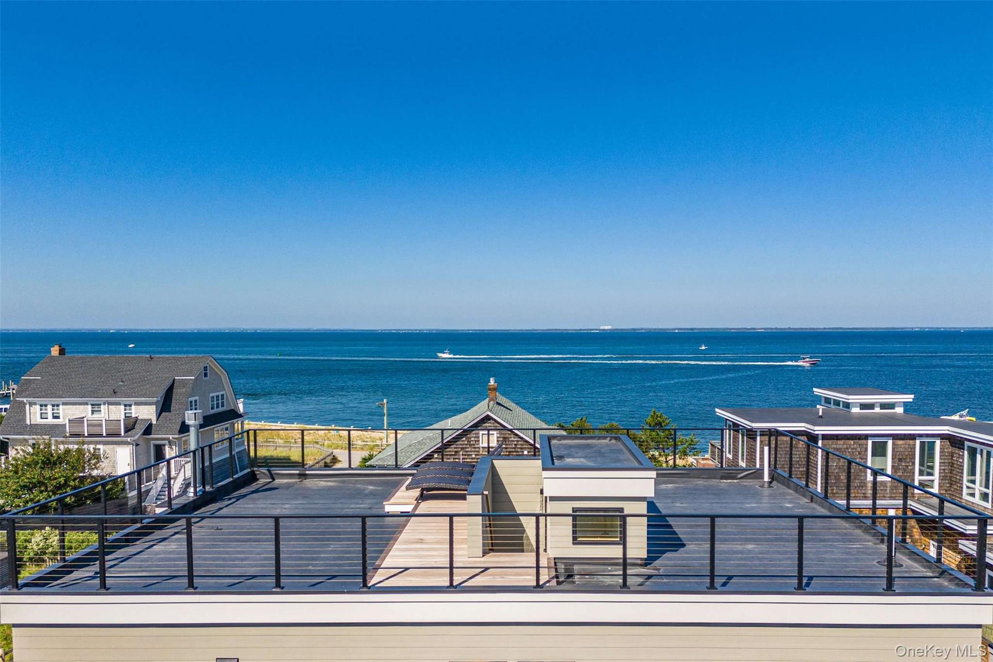 #3 photo, 4 Atlantic Avenue, सफ़ोक काउंटी Seaview , NY 11770