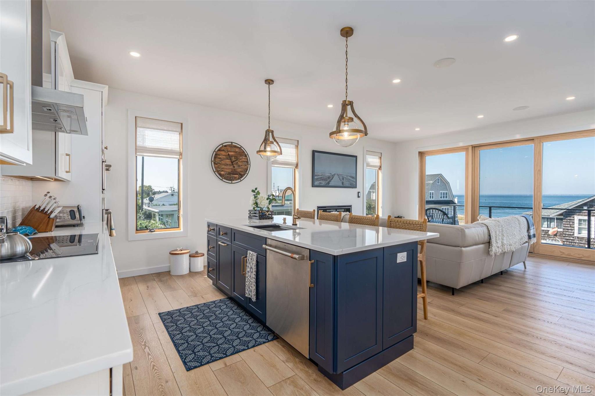 #8 photo, 4 Atlantic Avenue, सफ़ोक काउंटी Seaview , NY 11770