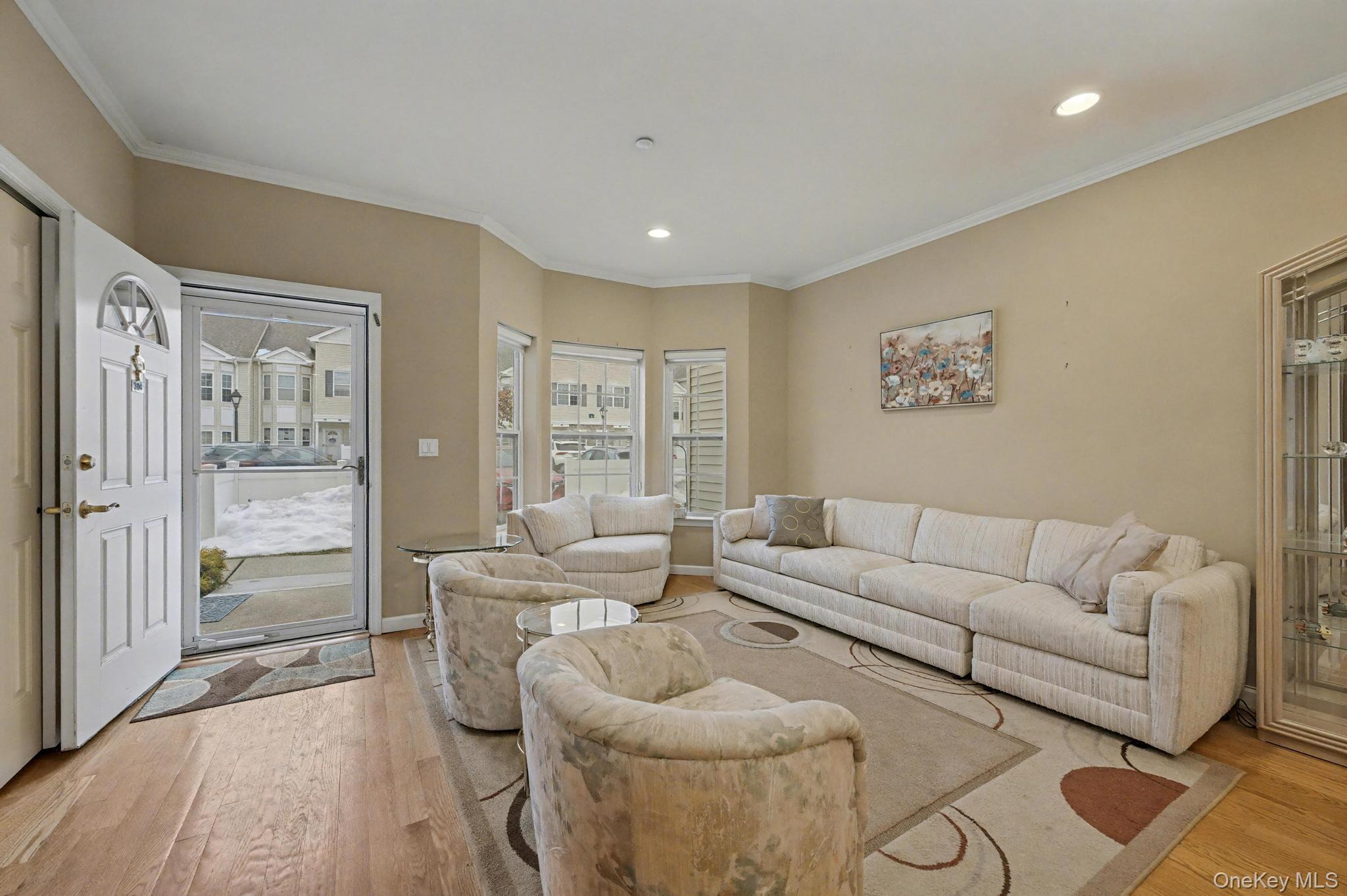 #6 photo, 394 Spring Drive, East Meadow , NY 11554