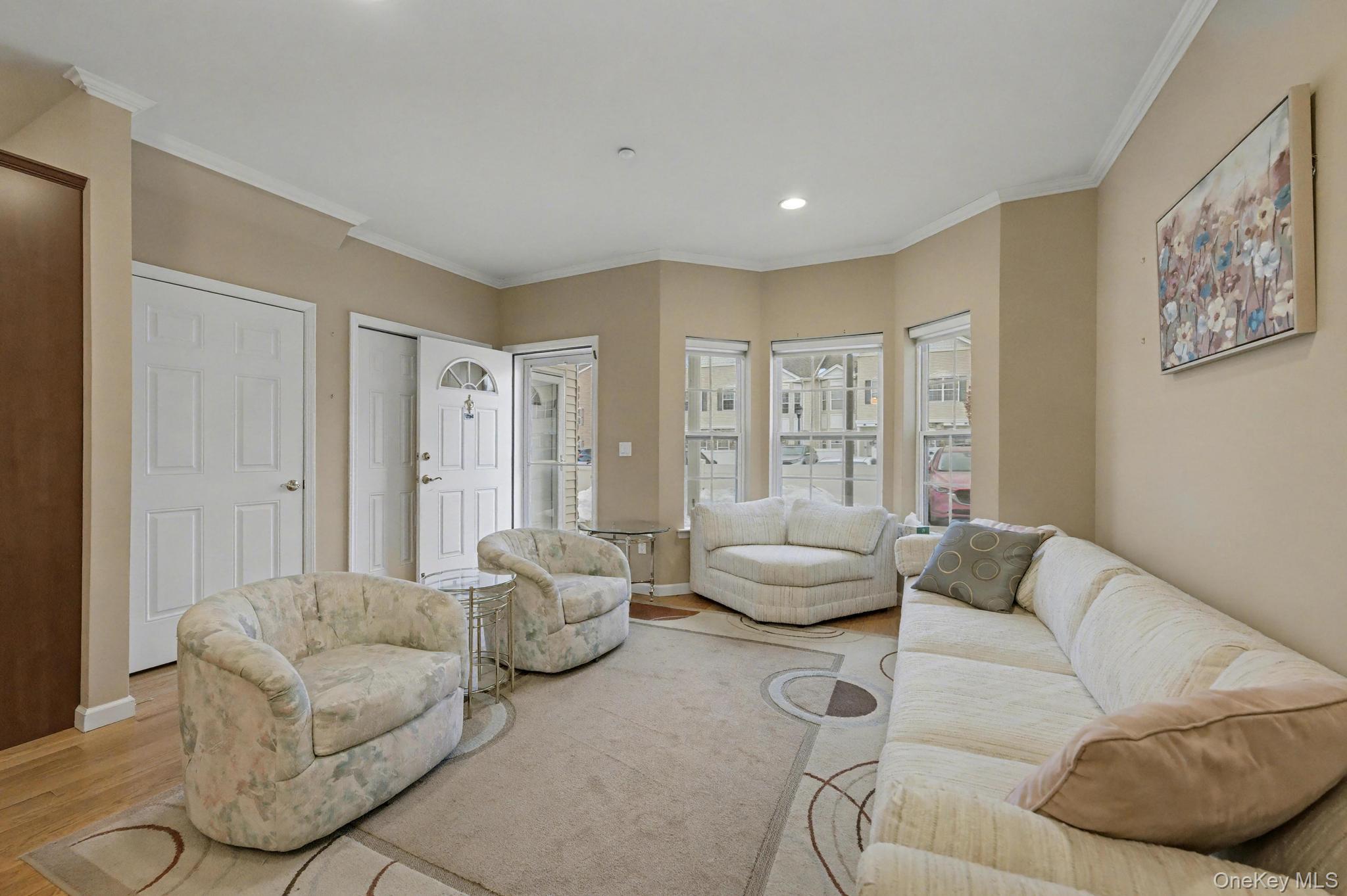 #7 photo, 394 Spring Drive, East Meadow , NY 11554