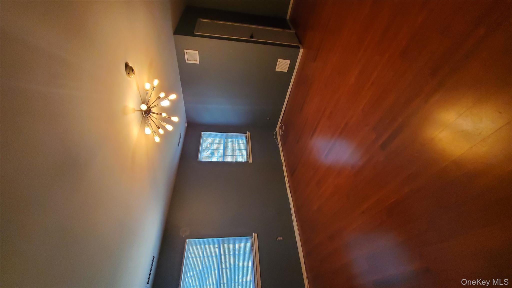 #12 photo, 1404 Sara Circle, सफ़ोक काउंटी Port Jefferson Station , NY 11776