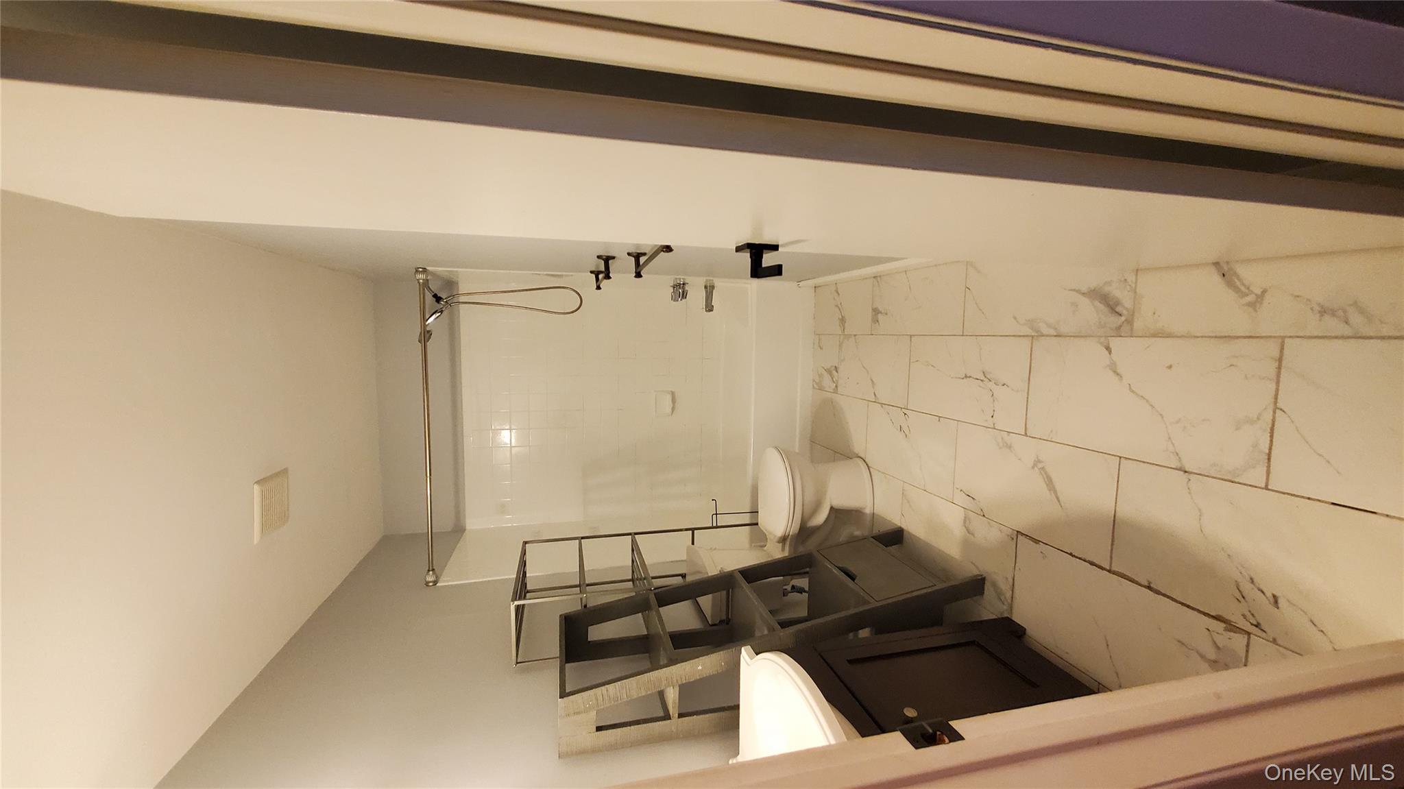 #15 photo, 1404 Sara Circle, सफ़ोक काउंटी Port Jefferson Station , NY 11776