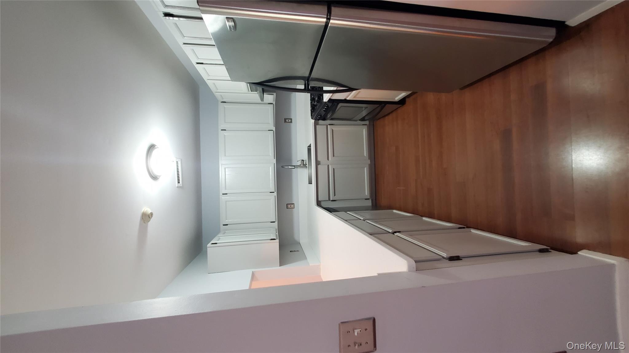 #2 photo, 1404 Sara Circle, सफ़ोक काउंटी Port Jefferson Station , NY 11776