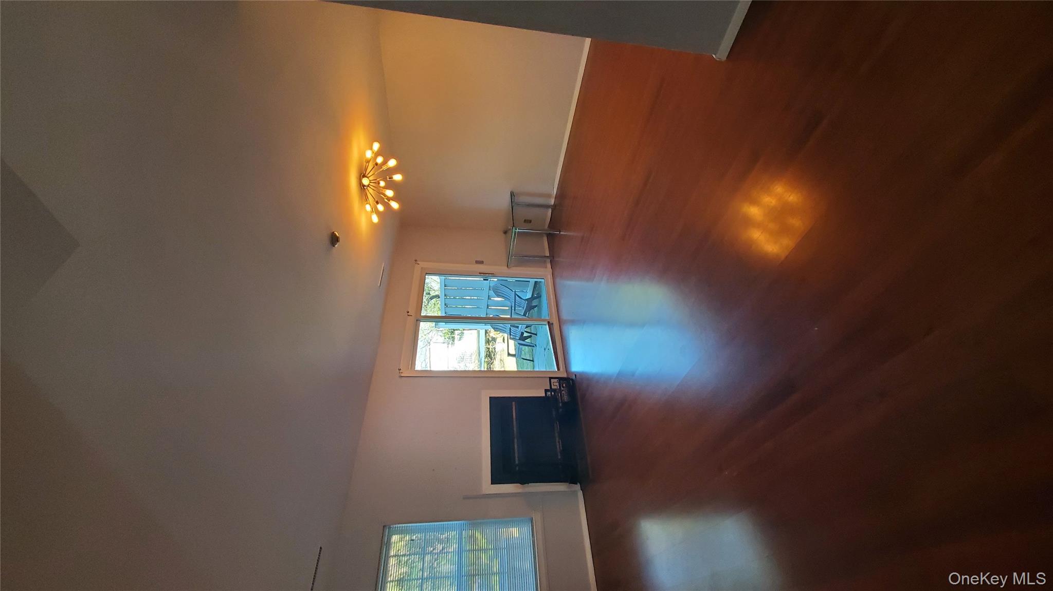 #4 photo, 1404 Sara Circle, सफ़ोक काउंटी Port Jefferson Station , NY 11776