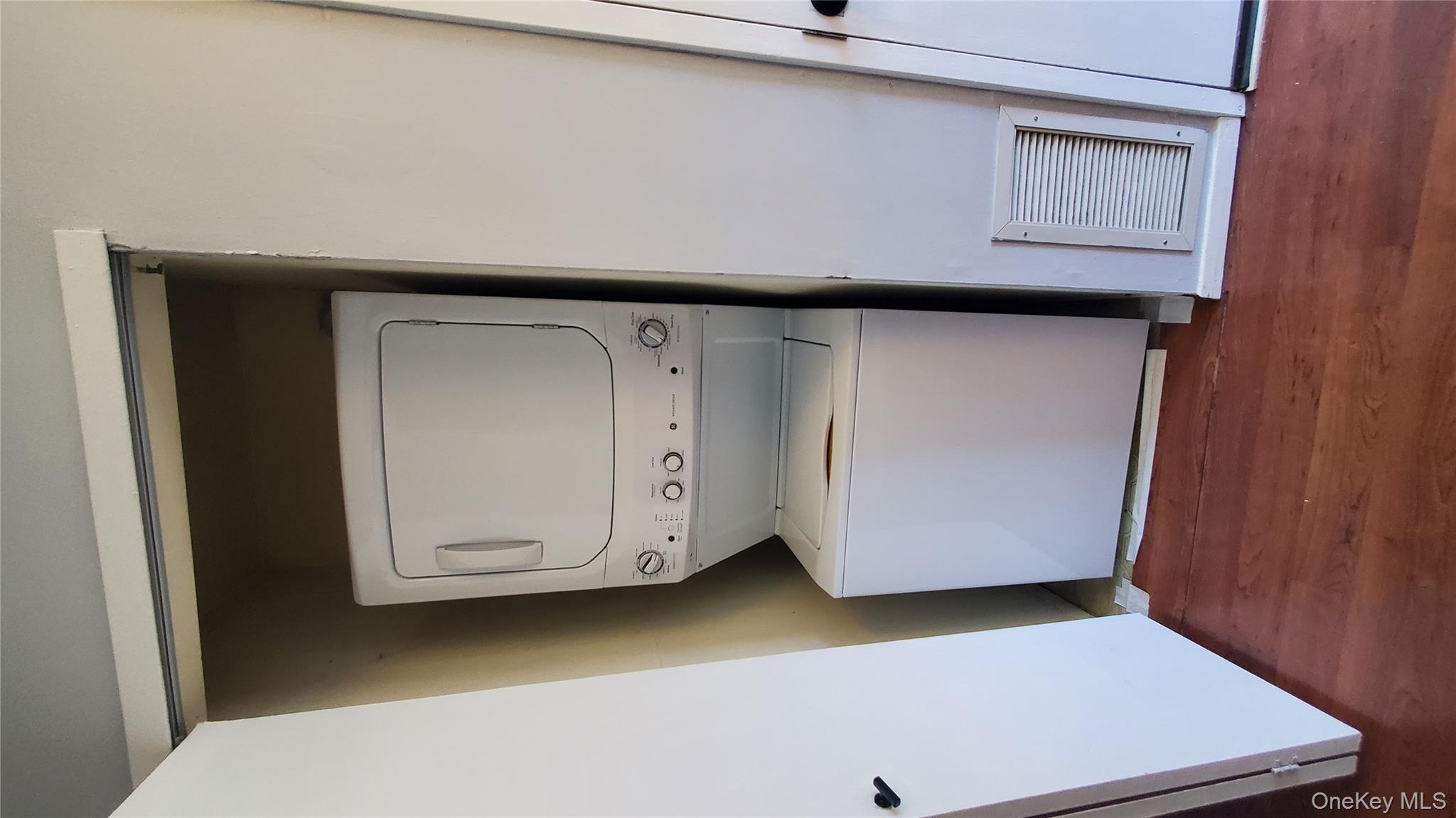 #5 photo, 1404 Sara Circle, सफ़ोक काउंटी Port Jefferson Station , NY 11776