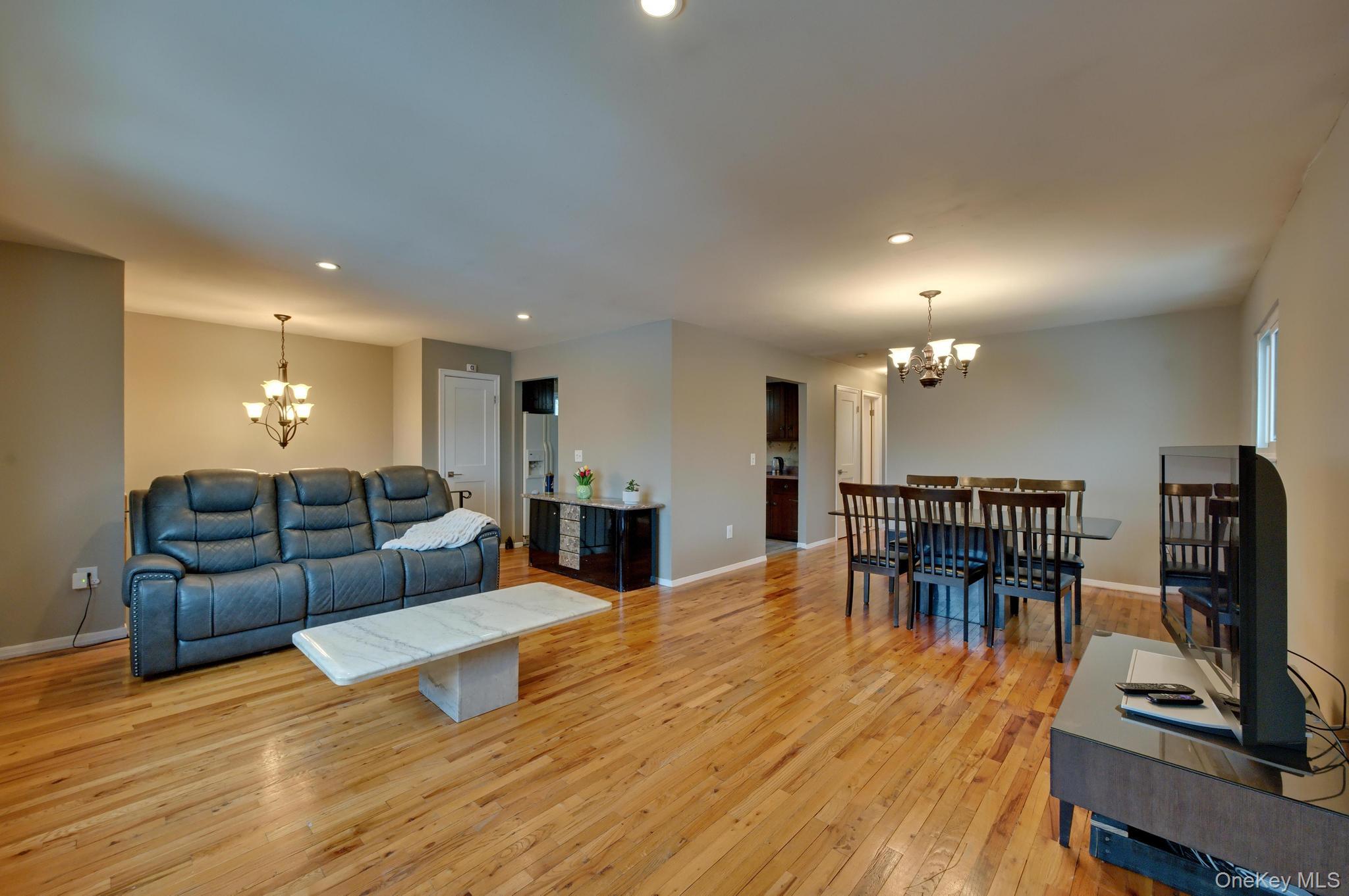 #4 photo, 15 Snapper Court, מחוז סאפוק Lindenhurst , NY 11757